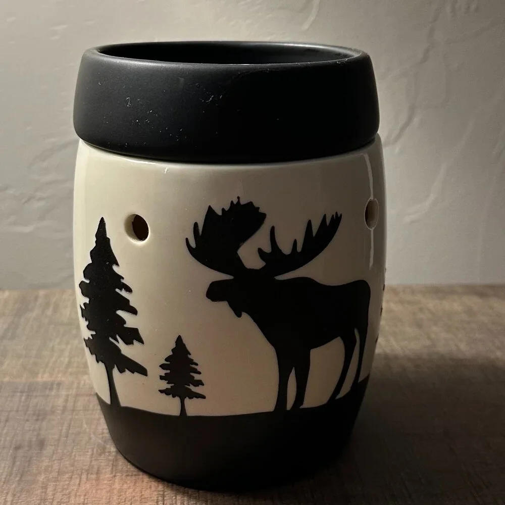 Scentsy Warmer Yukon Moose Retired Outdoor Wildlife Cabin Lodge Yellowstone - Picture 1 of 3